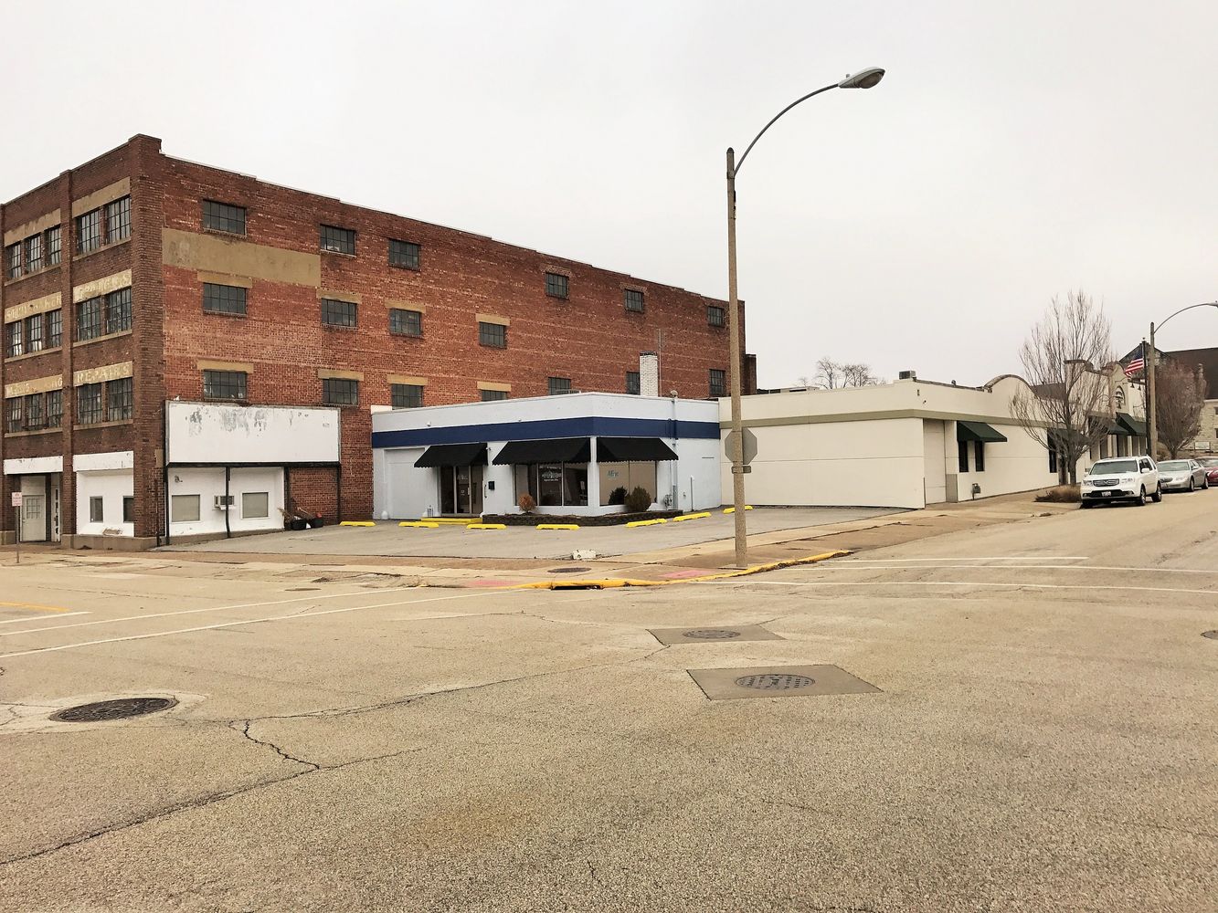 127 N Cherry St, Galesburg, IL 61401